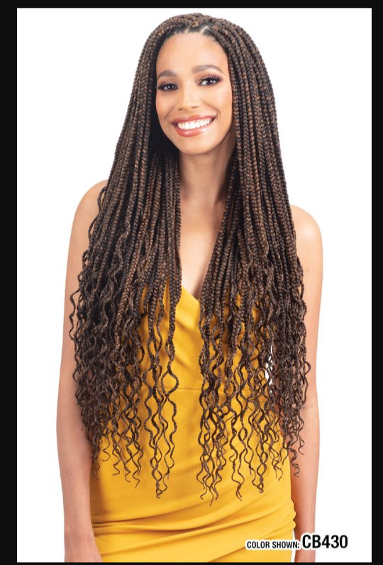 Model Model 3X Wavy Box Braids 26"